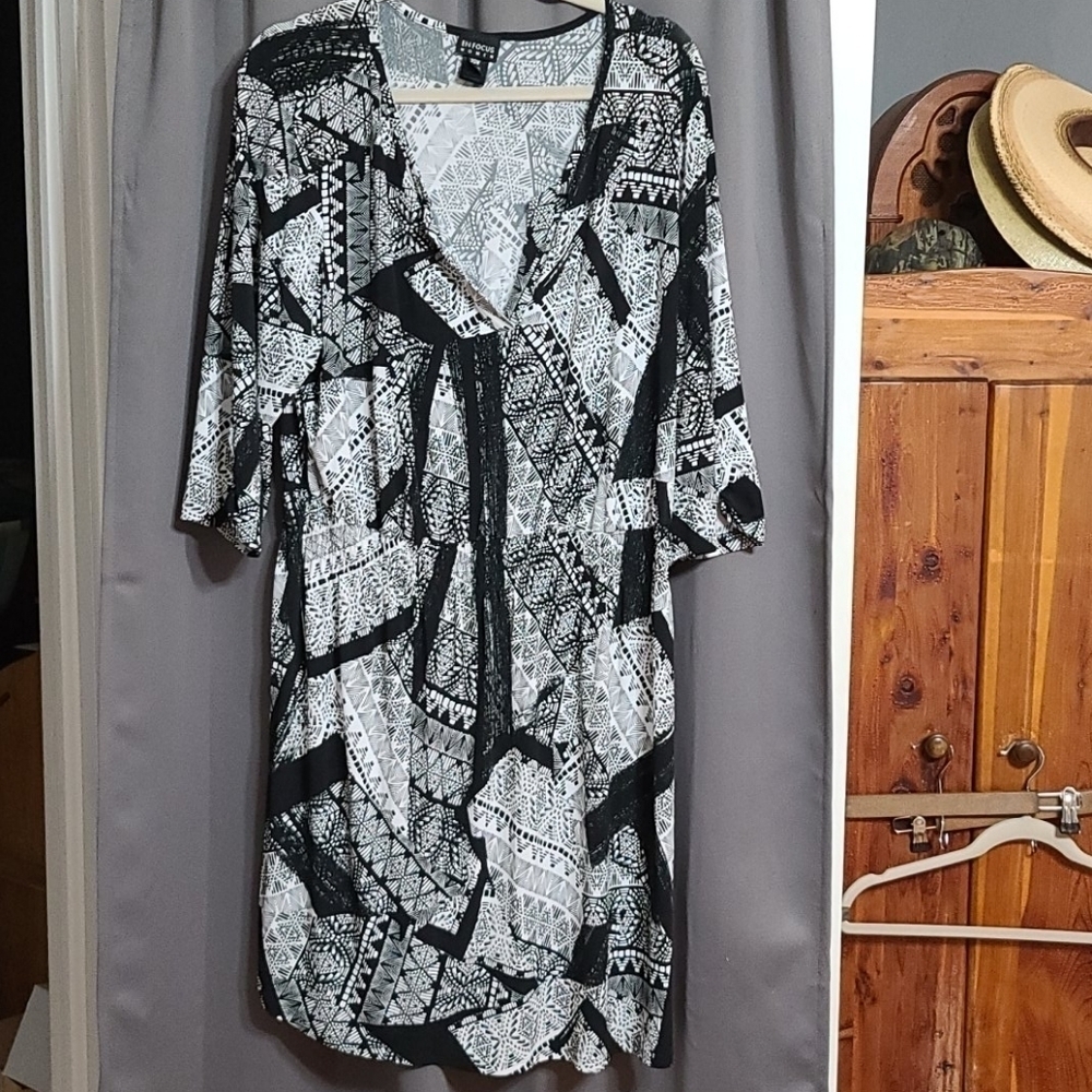 Enfocus Women dress Black/White‎ size 20W
